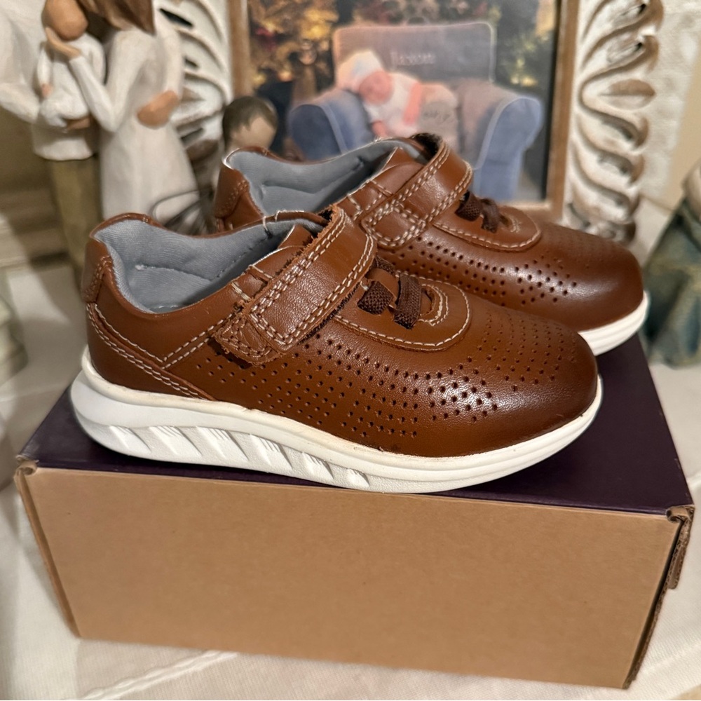EUC Johnston & Murphy toddler boy shoes. Size 6.